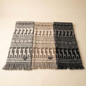 Handmade Peruvian Alpaca Throw Blanket: Luxury Wool Blend