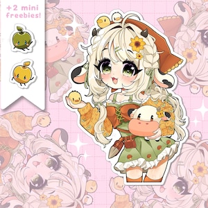 Puede incluir: Una colorida pegatina con un personaje de vaquera de estilo anime sosteniendo un peluche de vaca. La vaquera tiene el pelo rubio, ojos verdes y viste un vestido verde con detalles en naranja. También se ven dos pegatinas de manzana y el texto "+2 mini freebies!"