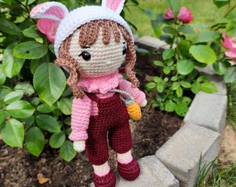 Amigurumi gehaakte pop konijntje meisje