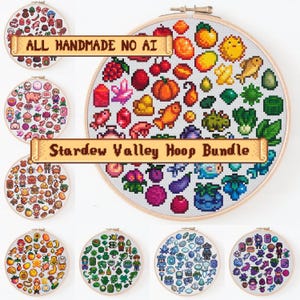 Könnte beinhalten: Eine Sammlung von acht runden Stickrahmen aus Holz mit Pixel-Art-Kreuzstichmotiven, inspiriert von Stardew Valley. Die Rahmen zeigen verschiedene bunte Spielgegenstände, Pflanzen und Charaktere. Textüberlagerungen lauten ALL HANDMADE NO AI und Stardew Valley Hoop Bundle.