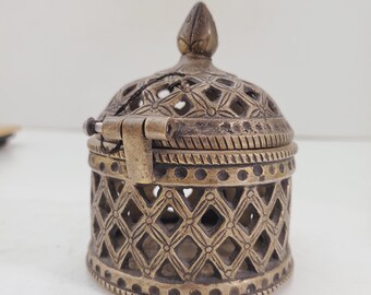 ヴィンテージ ドクラ、重厚な穴あき金属製香炉、ポプリホルダー、ブロンズ香箱 - 装飾的な儀式用祭壇ツール - 瞑想用装飾