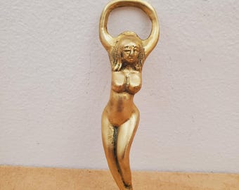 Abrebotellas de bronce vintage, abrebotellas de cerveza con figura de mujer desnuda, abrebotellas antiguo de latón macizo, escultura de latón para decoración de bar.