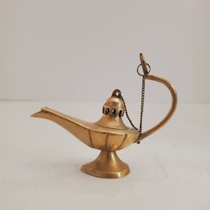 Vintage Brass Aladdin Lamp- Unique Ethnic Handcrafted Decor Aladin oil lamp made of brass - Aladdin Aladin Genie Oil Pure Brass Amazing Lamp