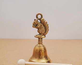 ヴィンテージ真鍮調リスベル – 5.5インチ 金属製動物置物ベル – 素朴な