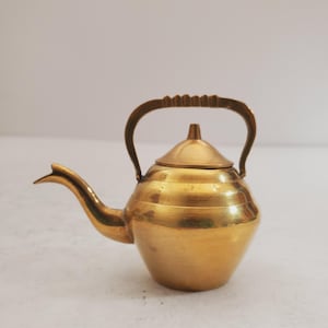 brass small tea pot with lid and hand || simple plain design || Vintage Brass Teapot with Lid - Golden Tone Collectible Kettle for Tea