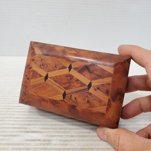 Handgeschnitzte Holzkiste Geschenk Thuja Maserholz Handgefertigte Hölzerne Mehrzweck Andenken Schmuck Dekorative Kunst Box Lagerung Organizer Holzkiste