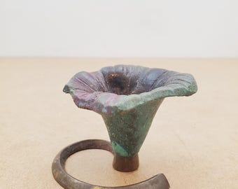 ヴィンテージの金属葉のキャンドルスティック彫刻：手作りのモダニスト
