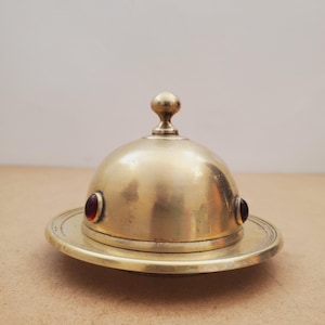 Zweiteilige, versilberte Butterdose im Vintage-Stil, Kaviar-Servierplatte aus Metall, Kaviar-Servierschale. Tischdekoration.