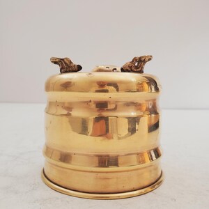 Blomkruka i massiv mässing, krukgömma i massiv mässing. Vintage kruka i mässing med (3) underlägg med blank åldrad patina. bild 5