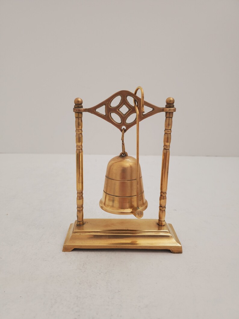 Mid Century Hanging Brass Bell and Mallet Vintage Brass Bell Stand with Mallet for Ringing Hanging Bell Brass Vintage zdjęcie 3