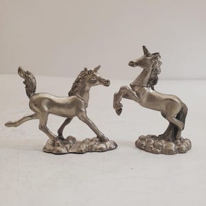 Vintage Paar Einhorn Einhorn Statuen 1970er Jahre Einhorn Figur vtg Skulptur Fantasy Pferd Geschenk Pewter Spoontiques 1984 Partha
