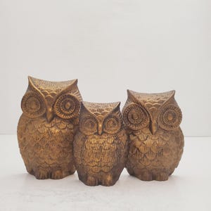 Vintage owl set of 3 cast metal wall decorations or figurines 3 sizes, Vintage Trio of Mid-Century Owl Cast Figurines