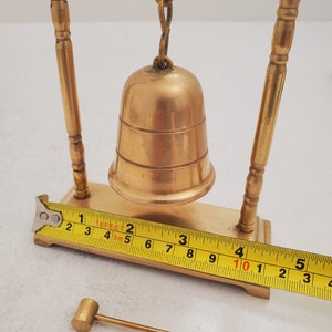 Mid Century Hanging Brass Bell and Mallet Vintage Brass Bell Stand with Mallet for Ringing Hanging Bell Brass Vintage zdjęcie 9