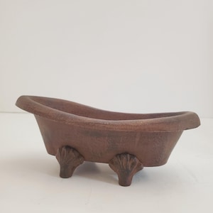 Vintage 1950s / cast iron SOAP DISH / cast iron Soap Holder Soap Dispenser Vintage Bathroom Decor Vintage Housewarming Gifts Vintage iron
