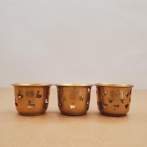 Juego de 3 candelabros de té de latón vintage, candelabros de latón vintage, candelabros de latón macizo, se venden juntos, latón antiguo