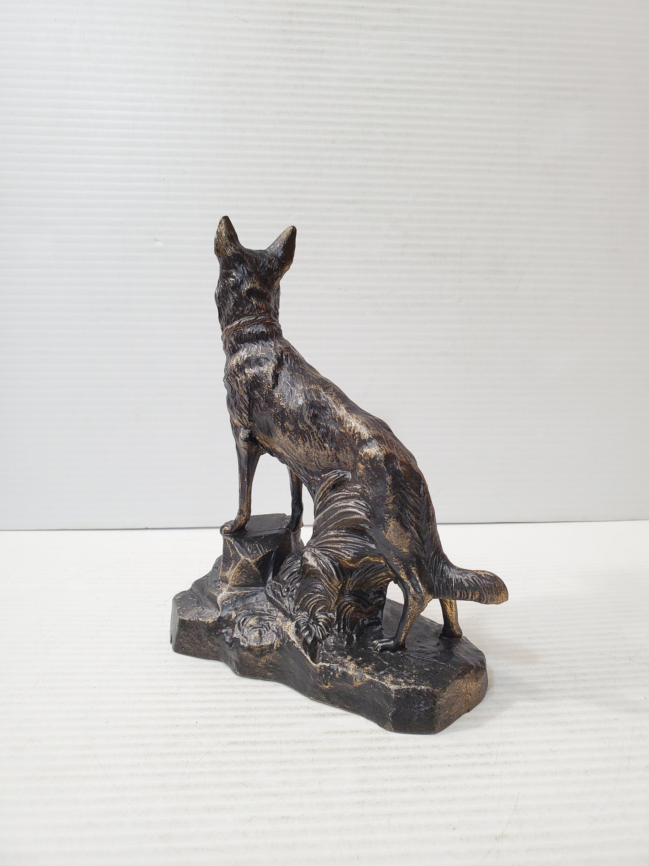 Jardin extérieur décor métallique taille de vie Bronze Sculpture animale  Howling Statue du loup - Chine Décoration et animaux en bronze prix