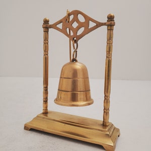 Mid Century Hanging Brass Bell and Mallet Vintage Brass Bell Stand with Mallet for Ringing Hanging Bell Brass Vintage zdjęcie 2