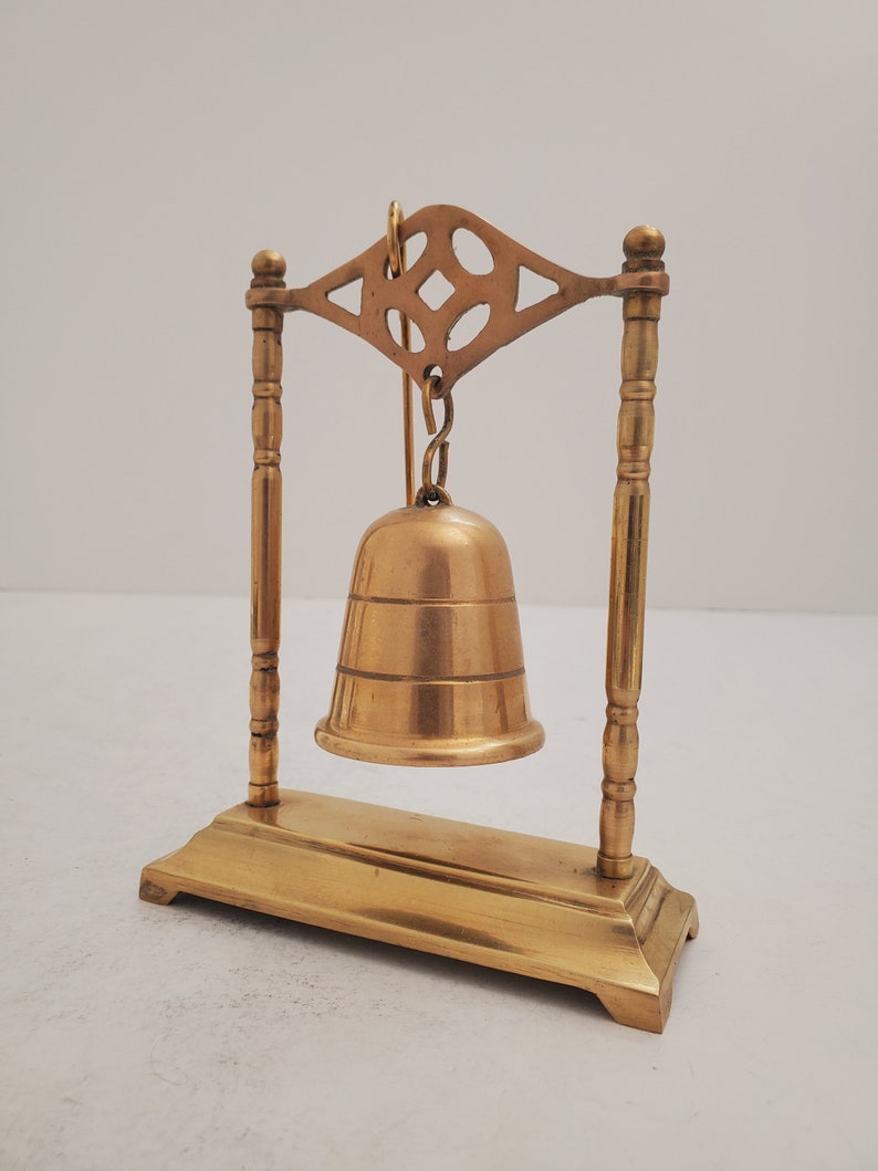 Mid Century Hanging Brass Bell and Mallet Vintage Brass Bell Stand with Mallet for Ringing Hanging Bell Brass Vintage zdjęcie 2