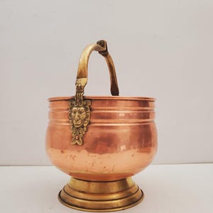 copper flowerpot, copper flowerpot cache pot. Vintage copper planter pot with handle shiny aged patina.