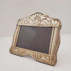 Vintage frame photo metal Frame / Vintage siver metal frame - Vintage Repoussé Metal Photo Frame