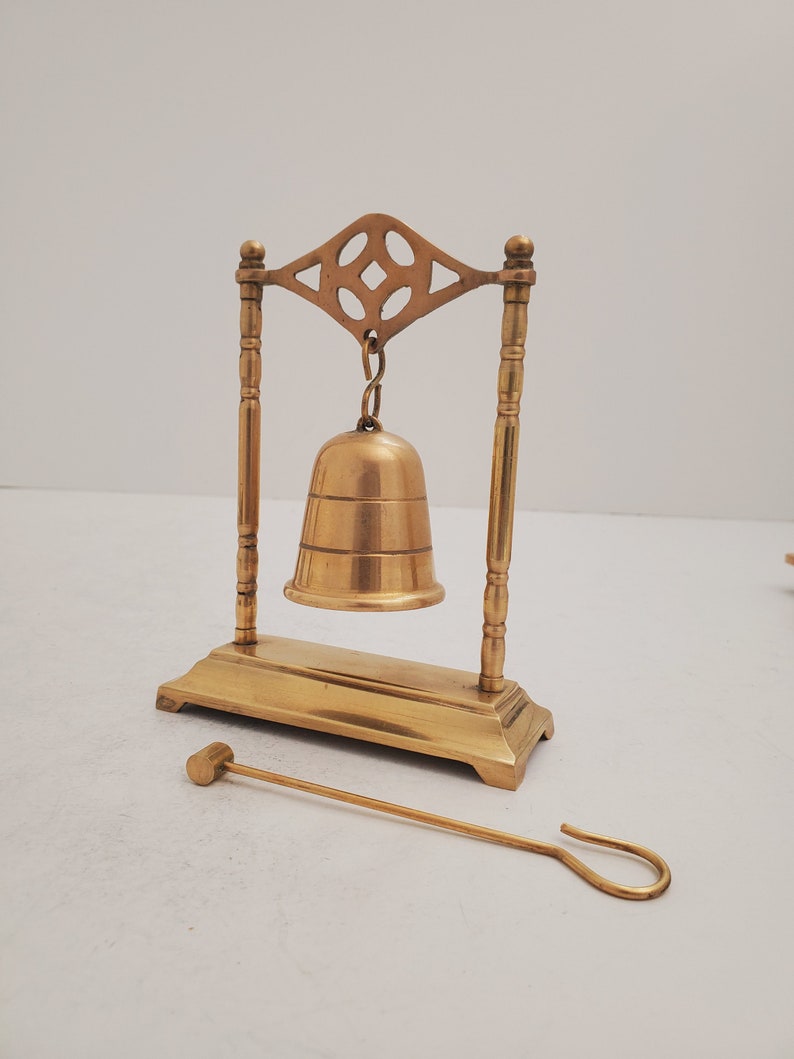 Mid Century Hanging Brass Bell and Mallet Vintage Brass Bell Stand with Mallet for Ringing Hanging Bell Brass Vintage zdjęcie 5