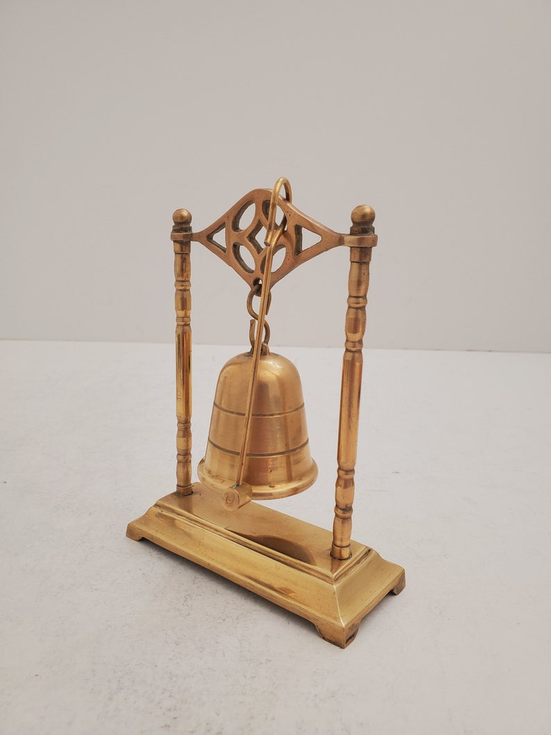 Mid Century Hanging Brass Bell and Mallet Vintage Brass Bell Stand with Mallet for Ringing Hanging Bell Brass Vintage zdjęcie 4