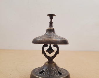 Timbre de recepción vintage de latón antiguo. Timbre de recepción vintage de latón antiguo. Timbre de recepción vintage de latón antiguo.