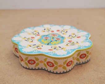 Vintage porcelain SOAP DISH / porcelain Soap Holder Soap Dispenser Vintage Bathroom Decor Vintage Housewarming Gifts Vintage porcelain