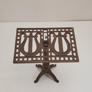 Expositor de latón decorado para iconos - Caballete de metal de sobremesa ornamentado para decoración del hogar