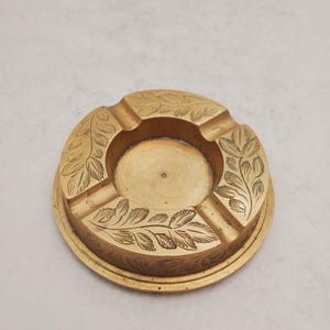 1970s Engraved Floral Indian Brass Round Jewelry Trinket Dish Ashtray Made in India, Vintage Brass Floral Decor, Eclectic Worldly Home Decor