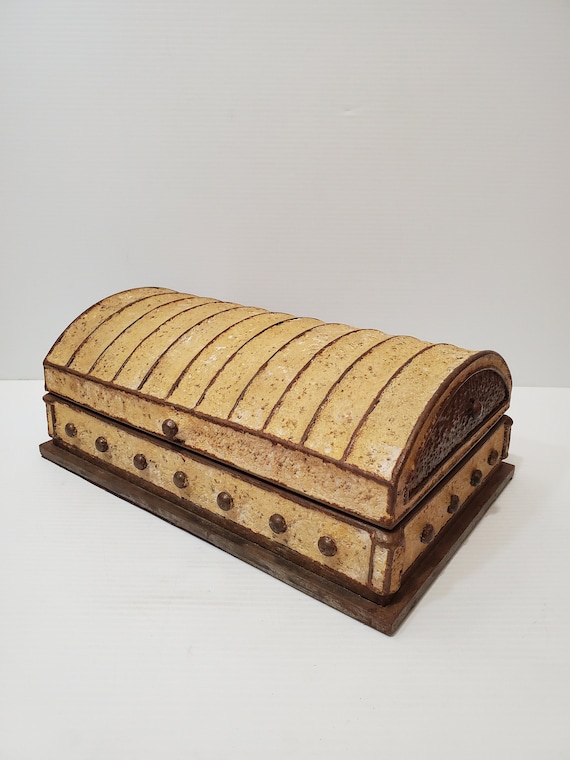 Antique wooden keepsake memory box. Wooden antique