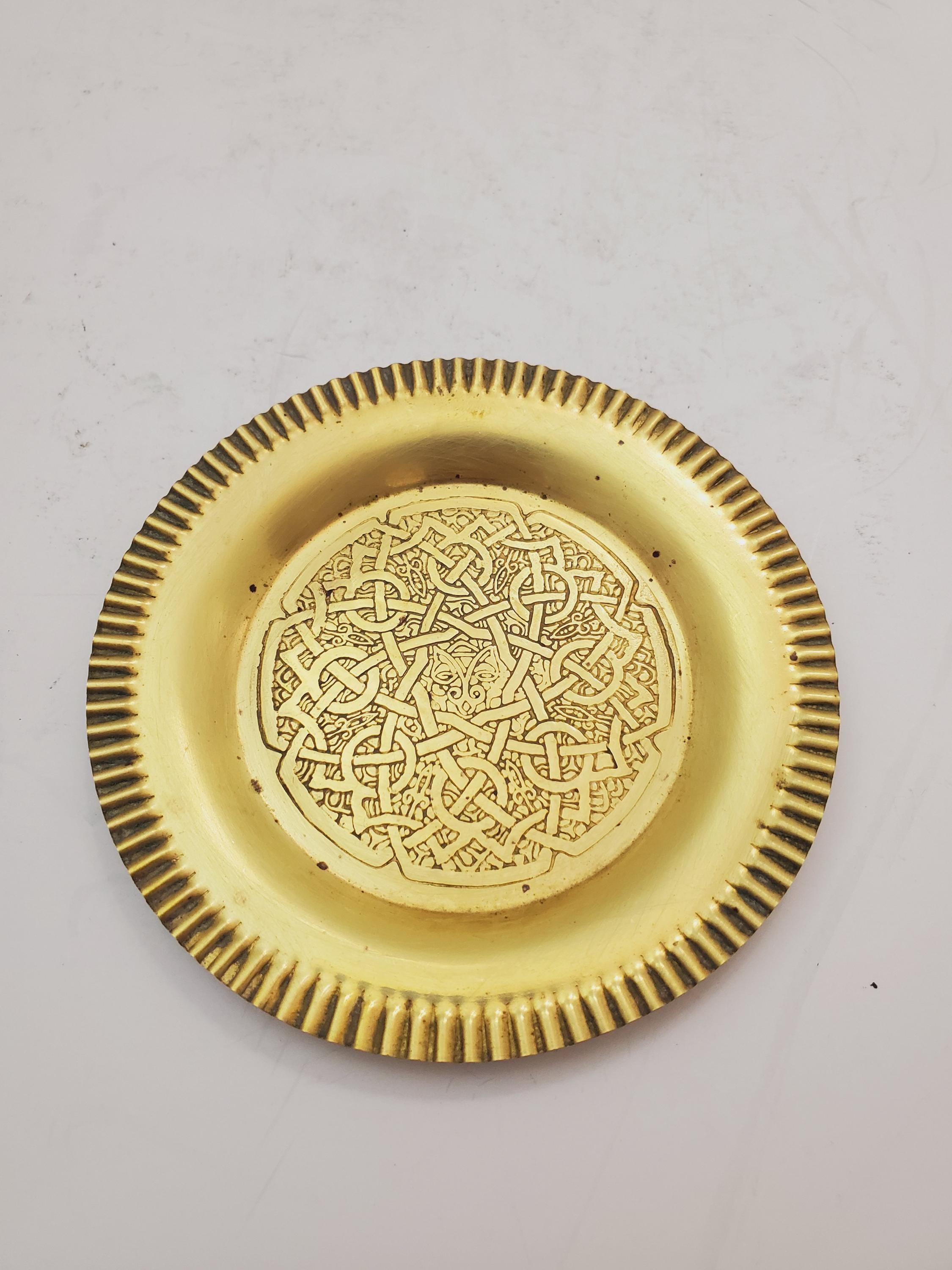 ヴィンテージ真鍮プレート、小さな真鍮プレート、彫刻された装飾品