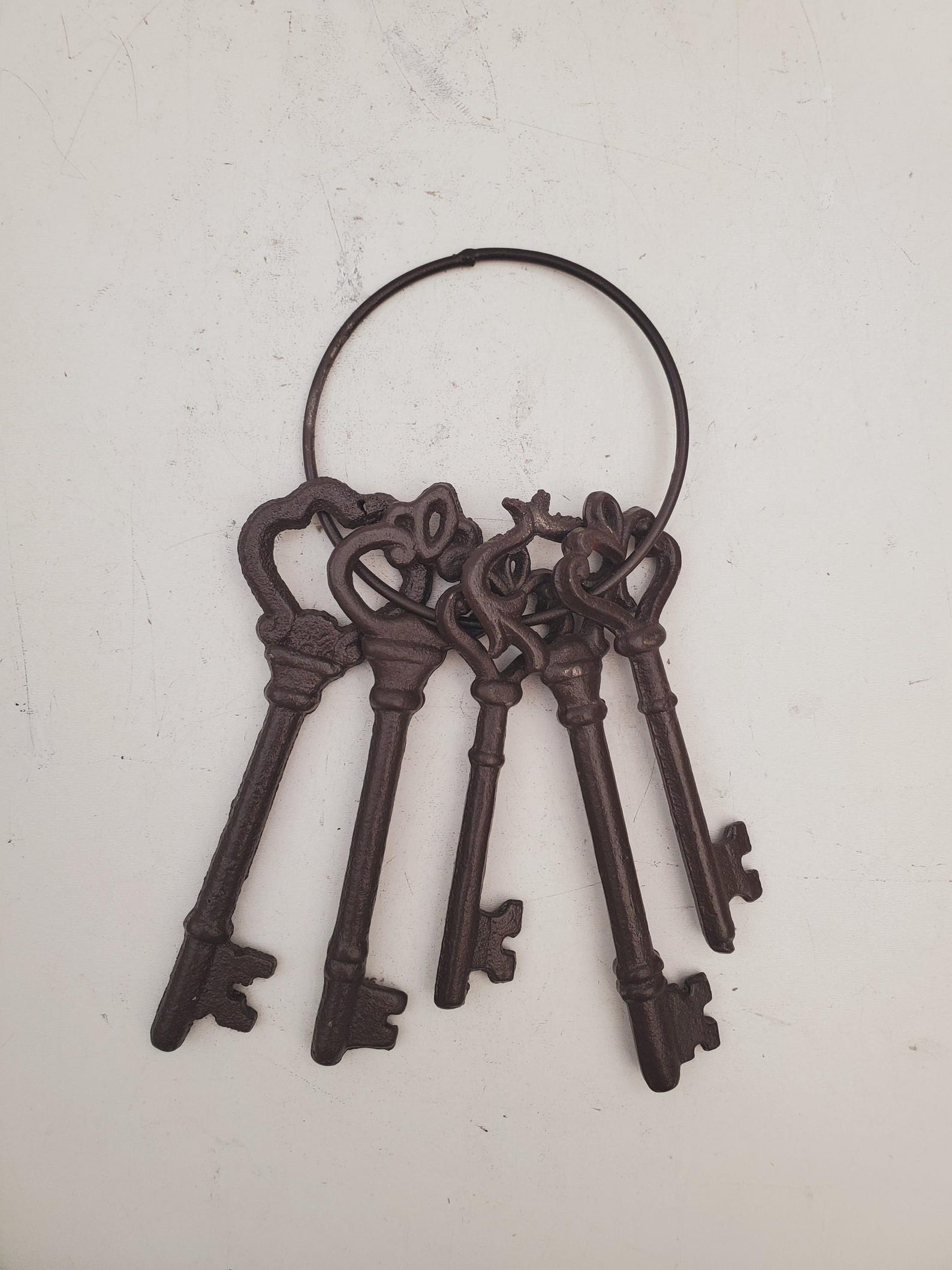 Cast Iron SKELETON KEYS, Cast Ring, Cast Decor, Old Jailer Keys ...