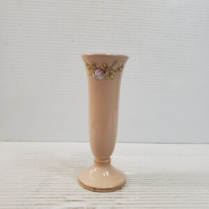 Vintage porcelain vase for flowers made in England. Vintage Porcelain Vase - Floral - Trim - Mangolia - sadler England