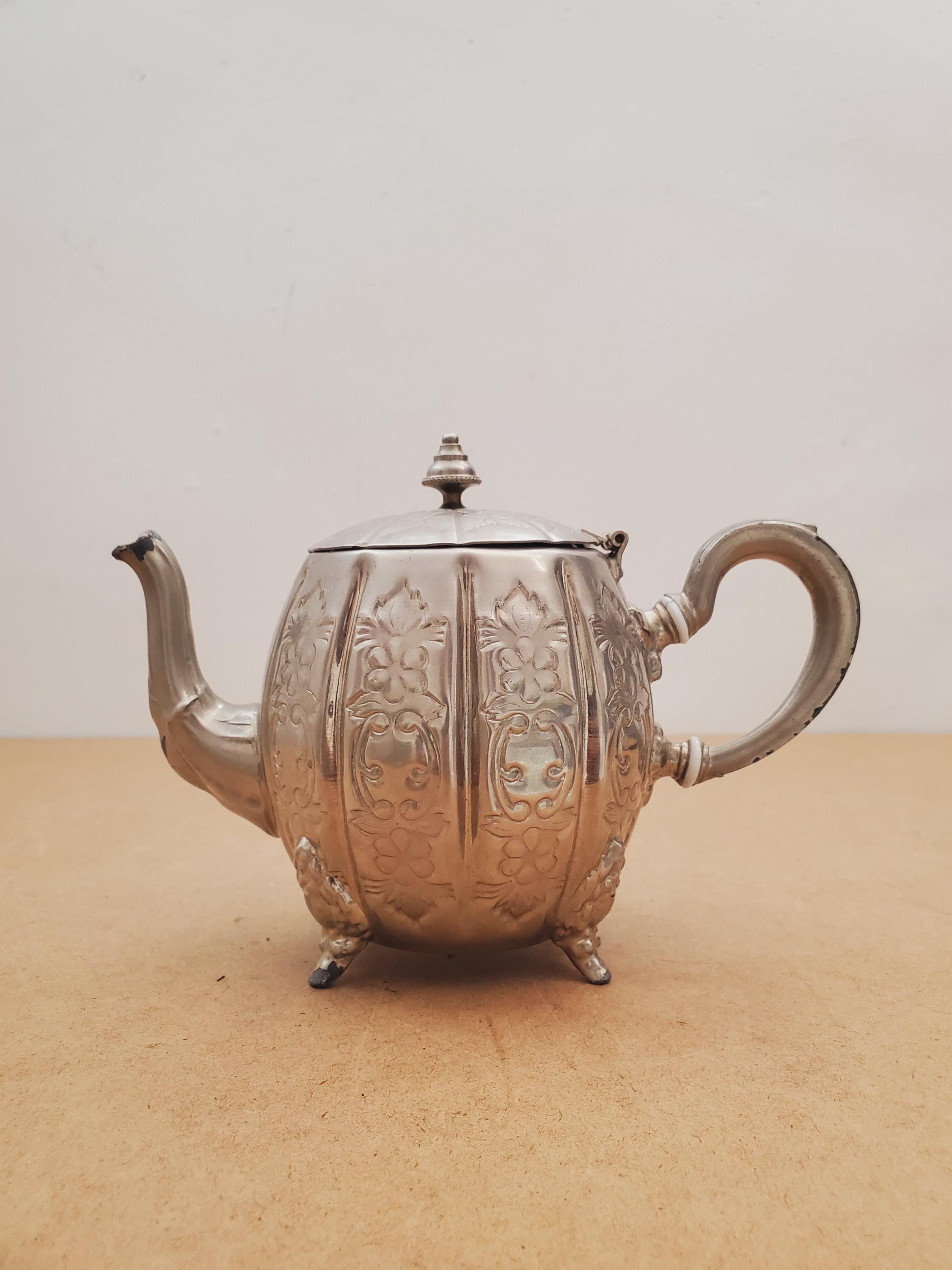 Ensemble de théières et tasses | Vecteur Gratuite Ensemble de théières et tasses | Vecteur Gratuite
