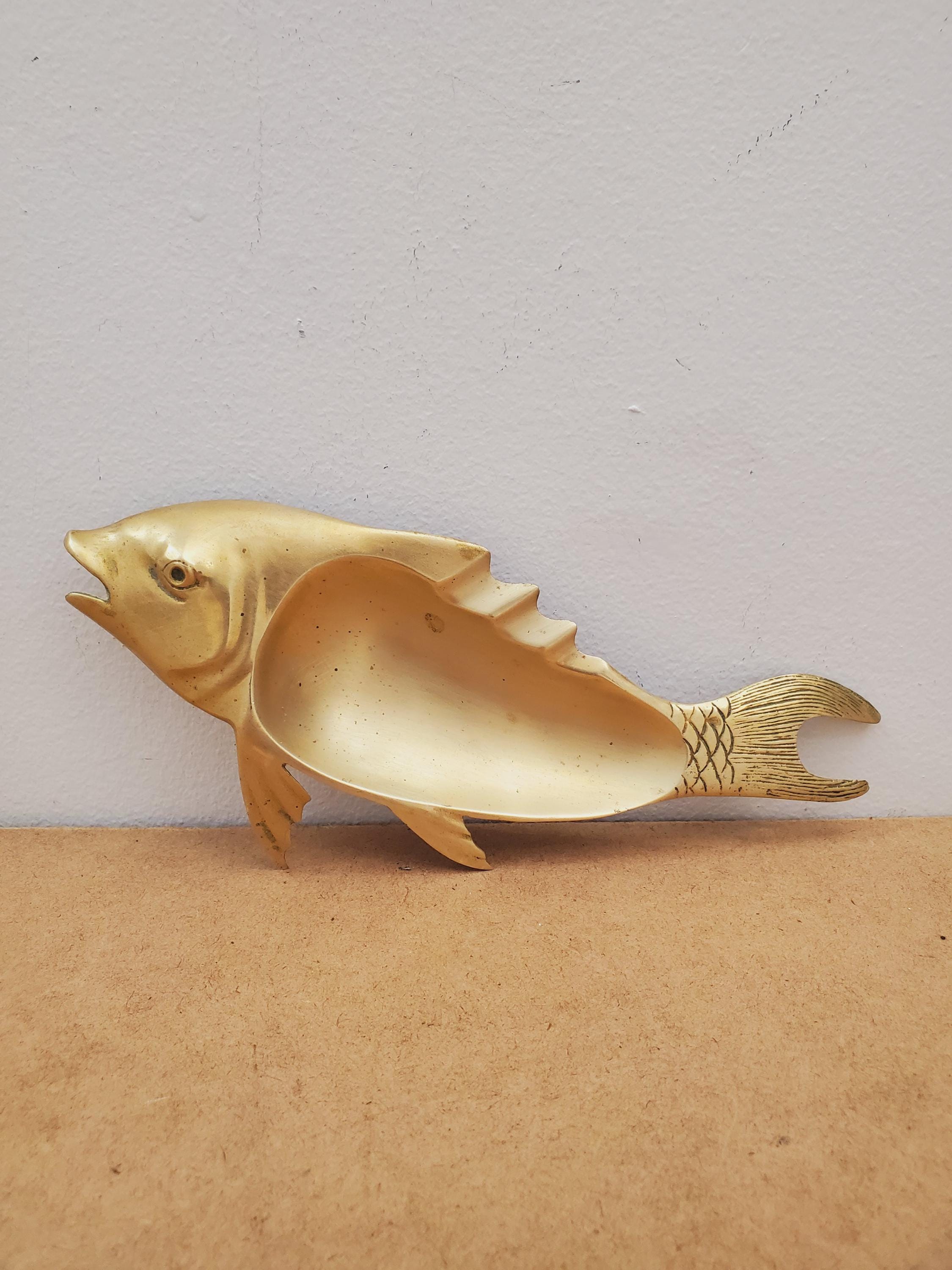 VINTAGE FISH ASHTRAY 真鍮 ヴィンテージ 熱帯魚 Vintage Brass Fish Ashtray - Attractive Aged Metal Patina Ashtray