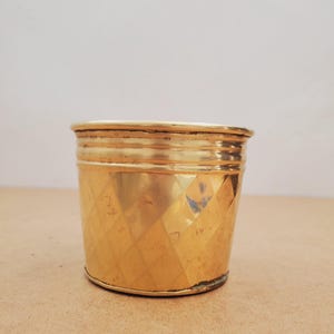 Macetero de latón vintage de los años 80, macetero, maceta para suculentas, macetero de latón, gremio de artesanos de latón, cuenco de latón - hecho en India