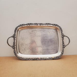 Vassoio rettangolare con manico, placcato argento e decorazioni in rilievo, stile cottage francese vittoriano, per la casa, per cene e matrimoni.