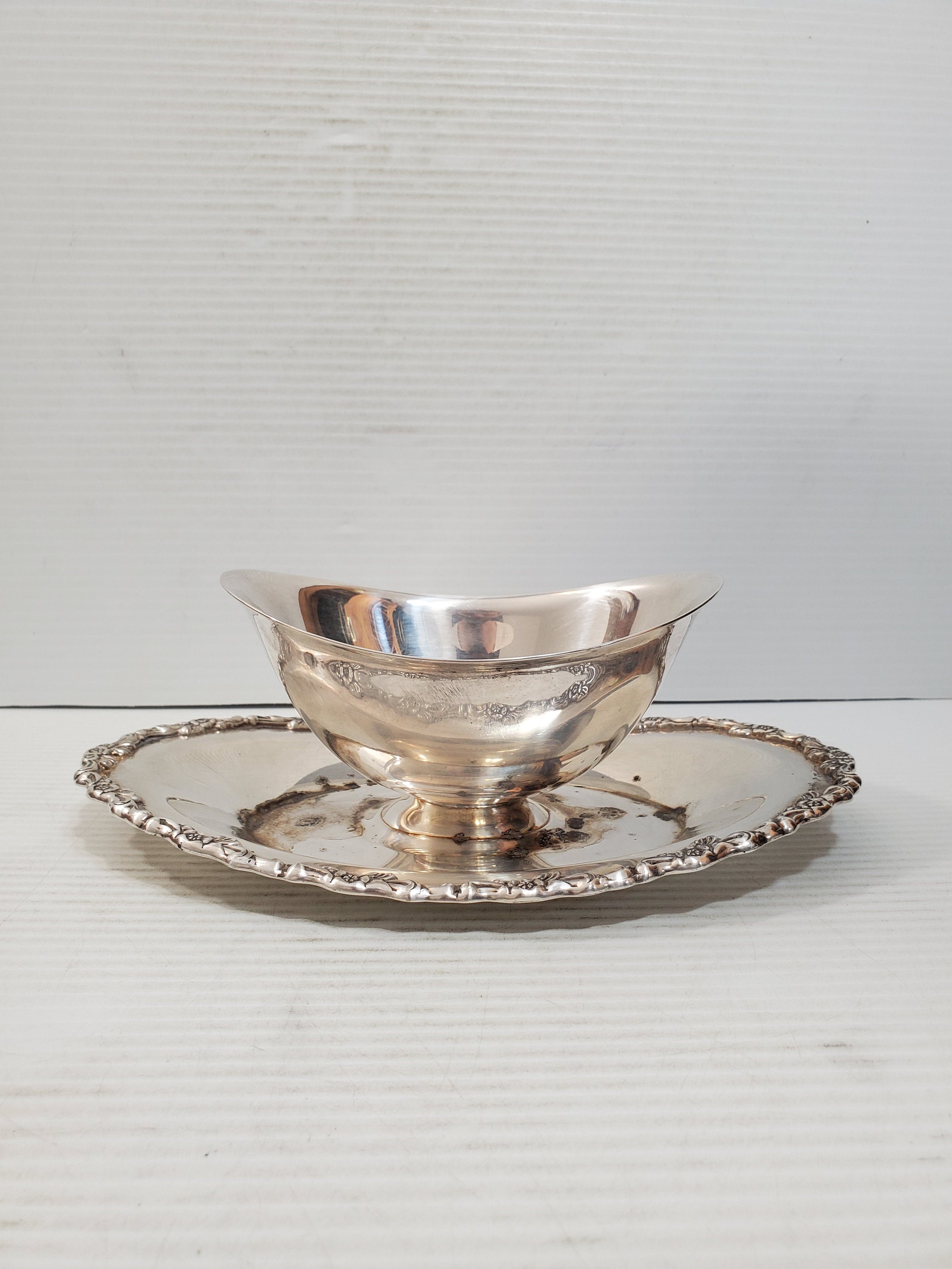 【Wallace】グレービーボート下皿付 【シルバープレート】 Wallace Silverplate Gravy Sauce Bowl - Vintage Silverplated Dip