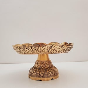 Wedding cake stand, birthday cake stand, decorative stand. Vintage Solid Brass fruit Stand