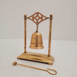 Mid Century Hanging Brass Bell and Mallet Vintage Brass Bell Stand with Mallet for Ringing Hanging Bell Brass Vintage zdjęcie 1
