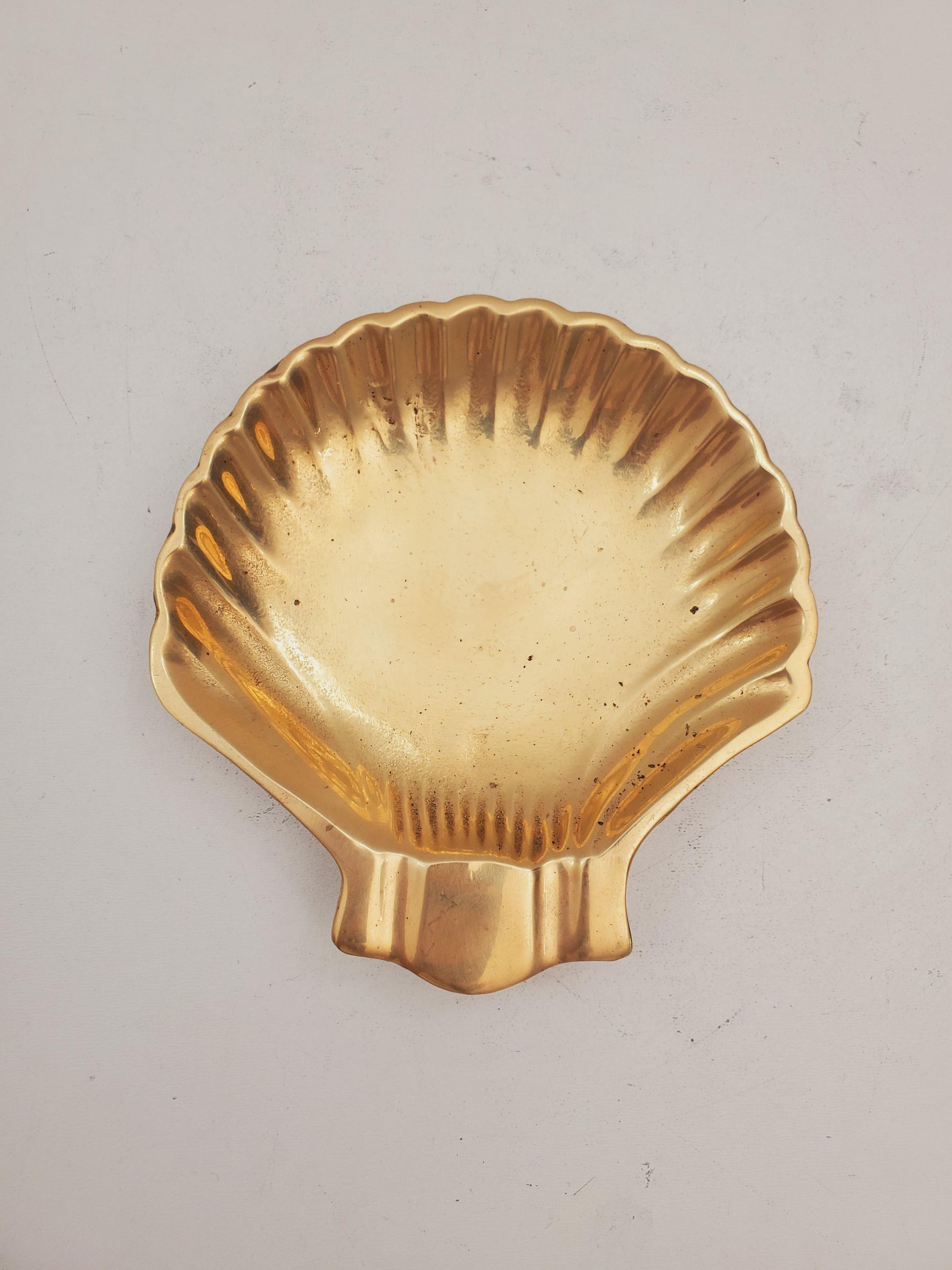 Vintage 1950s SHELL BRASS SOAP DISH / Solid Brass Soap Holder Vintage 1950s / BRASS SOAP DISH / Solid Brass Soap Holder  main image 2