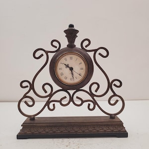 vintage watch/clock metal stand Table Clock Battery Operated - Vintage Mantel bronze tone - vintage Quartz Clock - Vintage Desk Table Clock