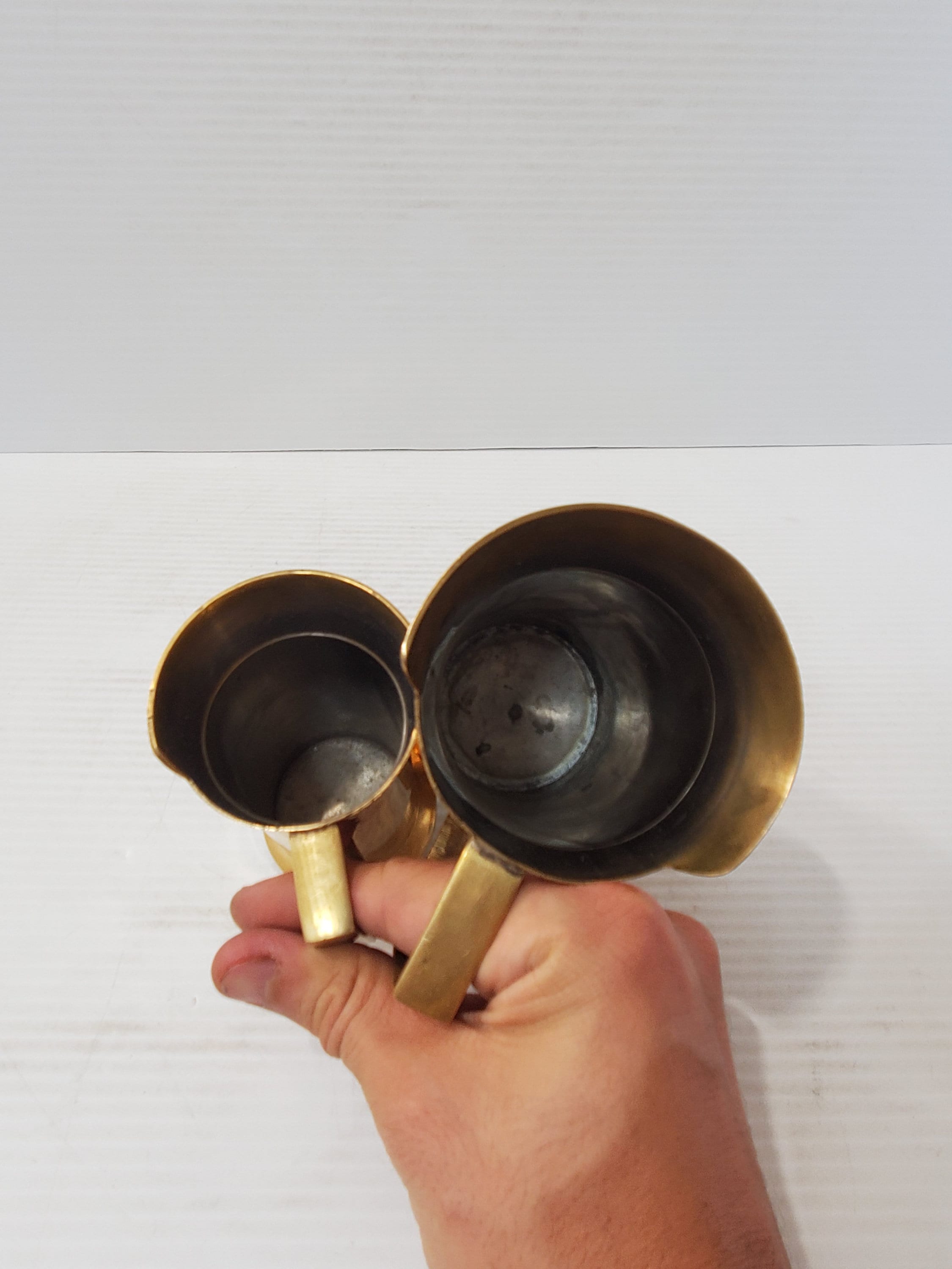 ヴィンテージの金メッキ真鍮製計量カップセット - 2個セット