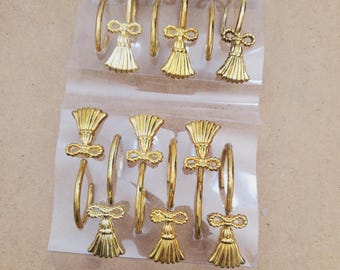 Vintage Set of 12 Shell Shower Curtain Rings / Hooks - Bathroom Accessories -  Brass Shower Curtain Hooks — Set of 12 , Living Finish,