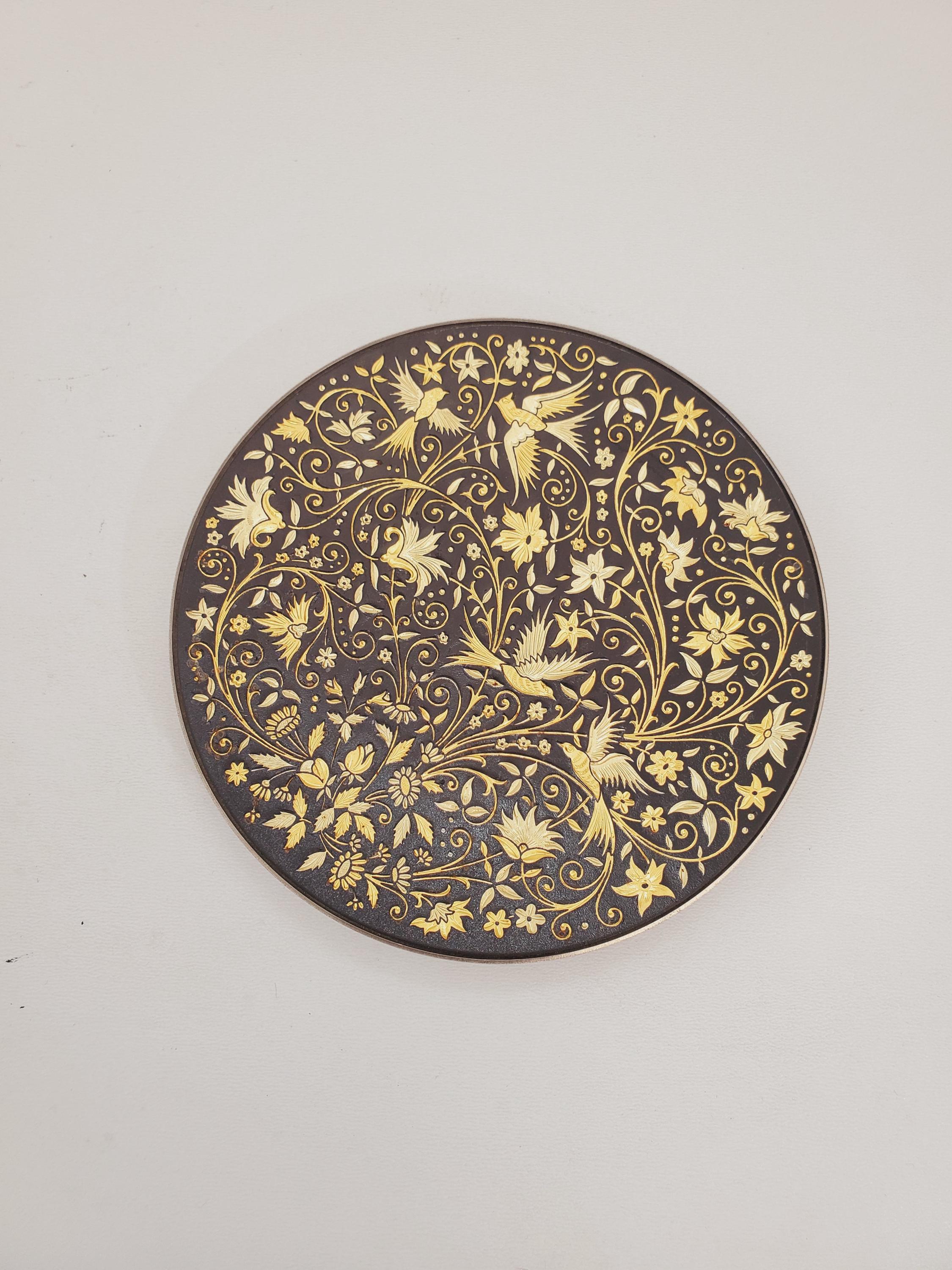 Broche Bijou Vintage Style Or De Tolède Avec Fleur Et Perle Blanche - Origine Espagne, Bon état