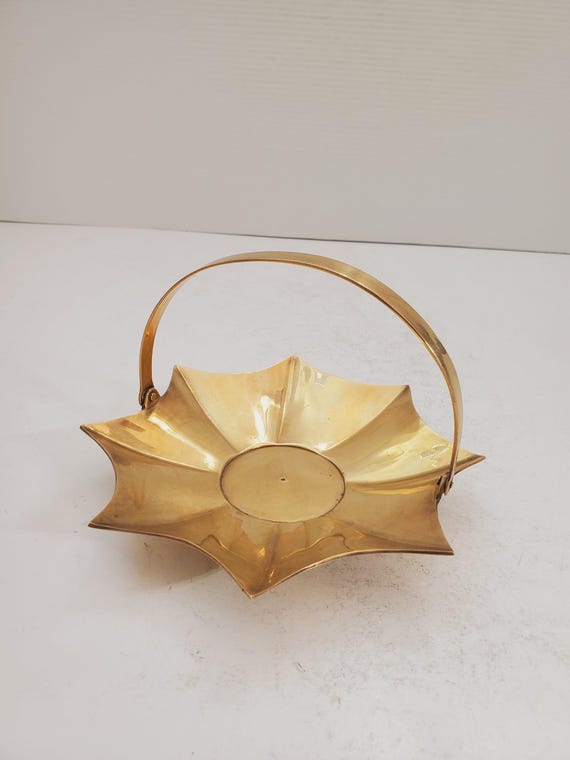Vintage 1950s SHELL BRASS SOAP DISH / Solid Brass Soap Holder Vintage 1950s / BRASS SOAP DISH / Solid Brass Soap Holder  main image 4