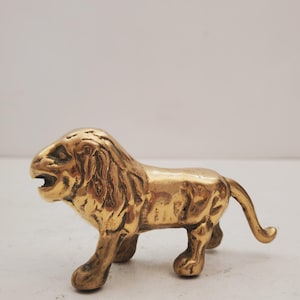 Solid brass hand carved lion tea pet statue, home decoration, creative and cute decorations - Vintage Brass Lion Figurine - Brass Lion