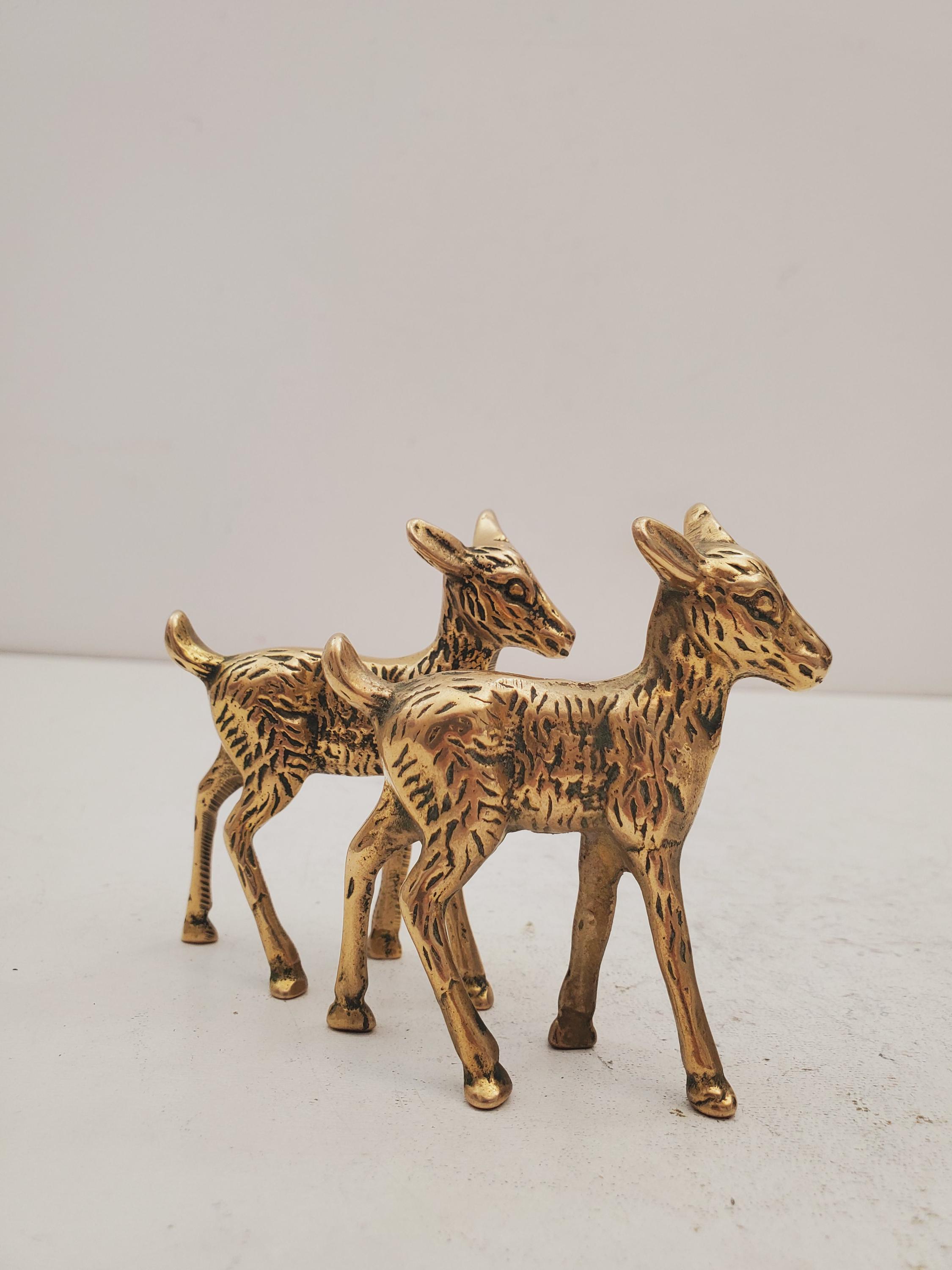 真鍮製の置物、真鍮鋳造の置物、真鍮製の鹿、古びた真鍮製の鹿の像
