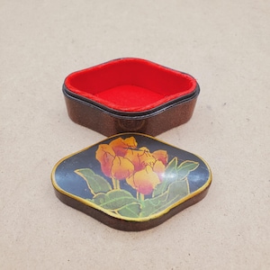 Kleine oosterse papier-maché / houten gelakte trinketpot - vintage heerlijk gelakte handgeschilderde snuisterijdoosje/pillendoosje